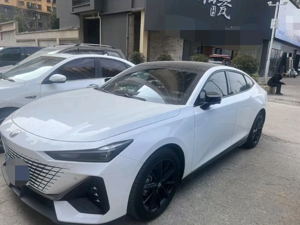 2024 ChangAn UNI-V 1.5T 188HP L4 7DCT,autocango,china used car exporter,china ev exporter,chinese used car exporter,chinese used ev exporter