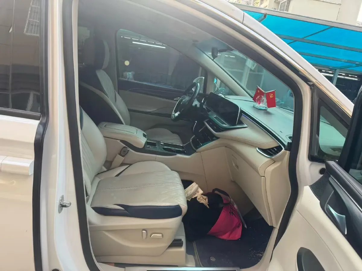 2021 Buick GL8 2.0T 237HP L4 9AT,autocango,china used car exporter,china ev exporter,chinese used car exporter,chinese used ev exporter