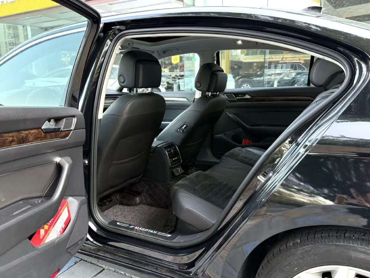 2018 Volkswagen Magotan 1.8T 180HP L4 7DCT,autocango,china used car exporter,china ev exporter,chinese used car exporter,chinese used ev exporter