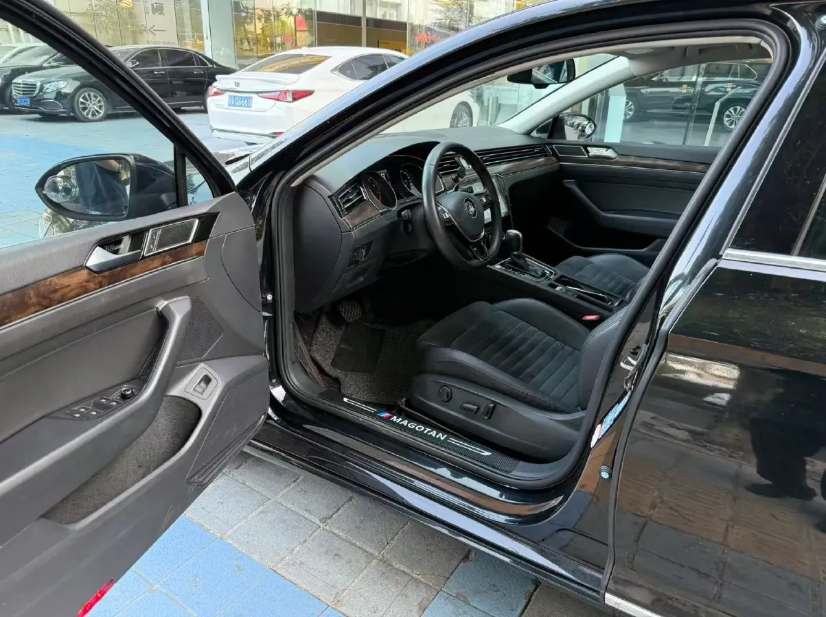 2018 Volkswagen Magotan 1.8T 180HP L4 7DCT,autocango,china used car exporter,china ev exporter,chinese used car exporter,chinese used ev exporter