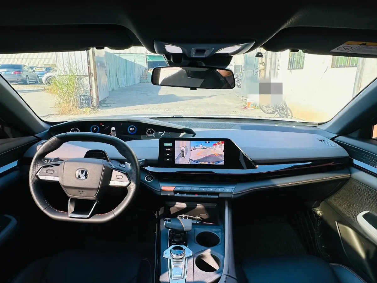 2022 ChangAn UNI-V 1.5T 188HP L4 7DCT,autocango,china used car exporter,china ev exporter,chinese used car exporter,chinese used ev exporter