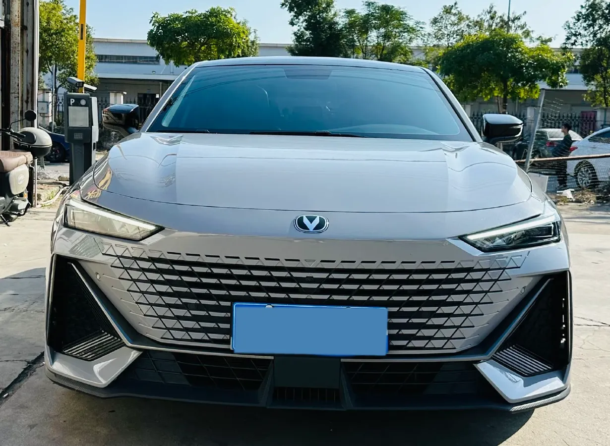 2022 ChangAn UNI-V 1.5T 188HP L4 7DCT,autocango,china used car exporter,china ev exporter,chinese used car exporter,chinese used ev exporter
