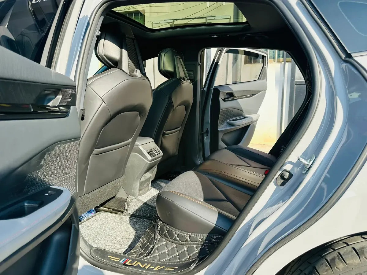 2022 ChangAn UNI-V 1.5T 188HP L4 7DCT,autocango,china used car exporter,china ev exporter,chinese used car exporter,chinese used ev exporter