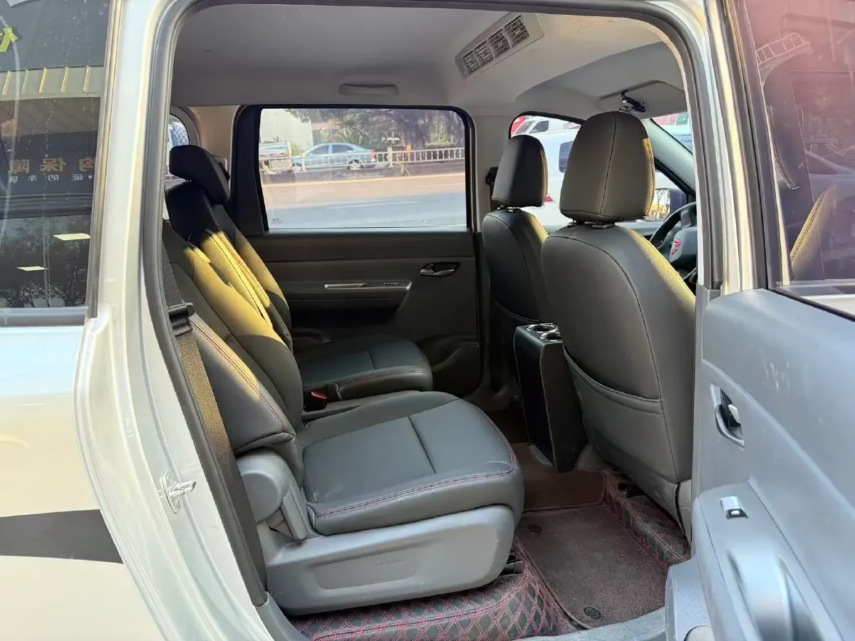 2025 WuLing HongGuang New Energy REEV 99HP REEV,autocango,china used car exporter,china ev exporter,chinese used car exporter,chinese used ev exporter