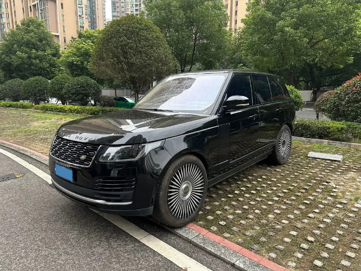 2018 Land Rover Range Rover 3.0T 340HP V6 8AT 2018 Land Rover Range Rover 3.0T 340HP V6 8AT