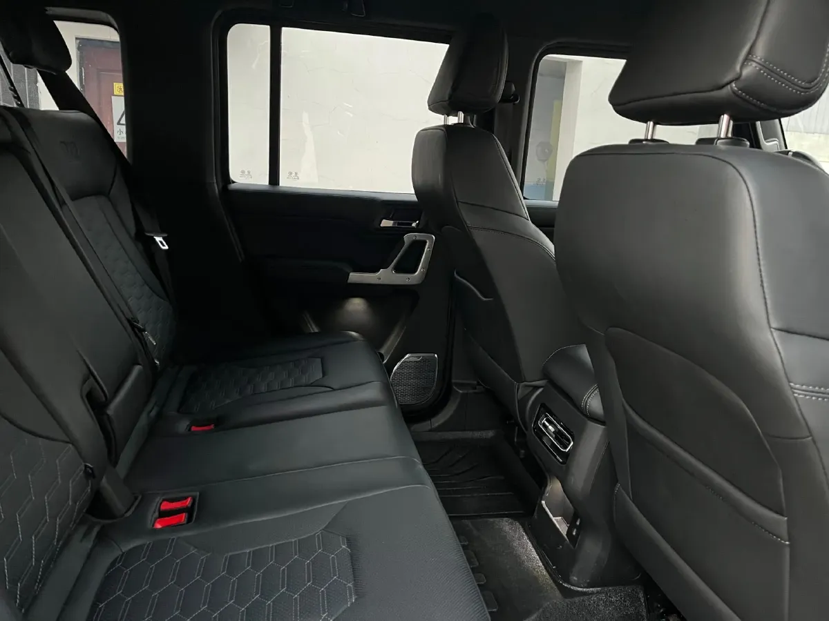 2025 212 212 T01 2.0T 252HP L4 8AT,autocango,china used car exporter,china ev exporter,chinese used car exporter,chinese used ev exporter