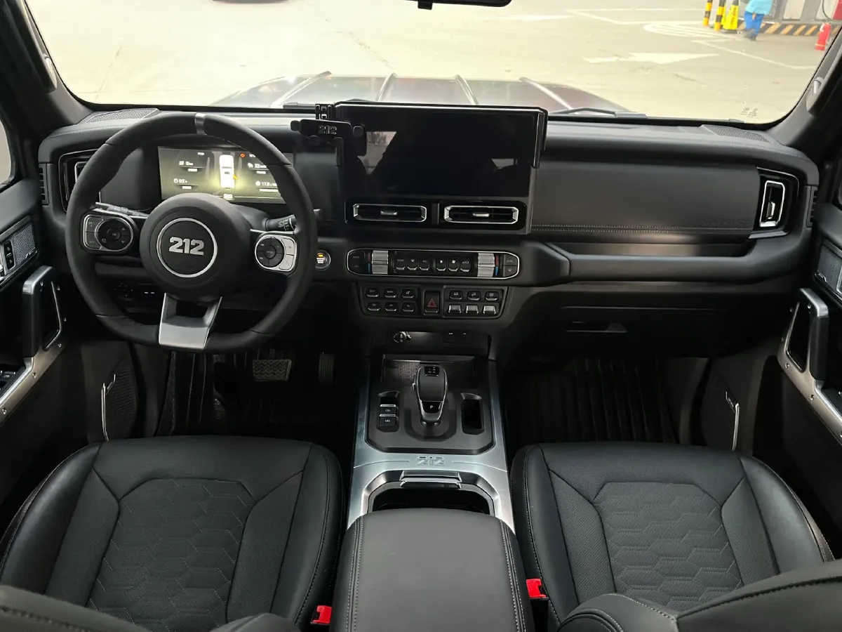 2025 212 212 T01 2.0T 252HP L4 8AT,autocango,china used car exporter,china ev exporter,chinese used car exporter,chinese used ev exporter