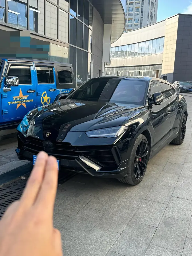 2023 Lamborghini Urus 4.0T 641HP V8 8AT 2023 Lamborghini Urus 4.0T 641HP V8 8AT