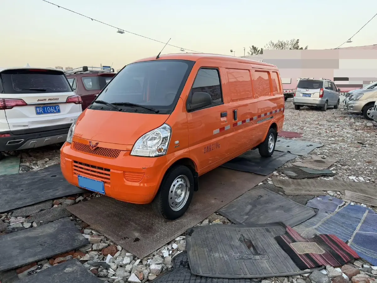 2021 WuLing RongGuang 1.5L 99HP L4 5MT
