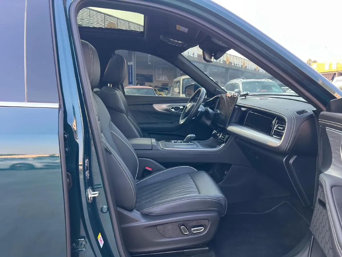 2024 GAC Trumpchi GS8 2.0T 252HP L4 8AT,autocango,china used car exporter,china ev exporter,chinese used car exporter,chinese used ev exporter