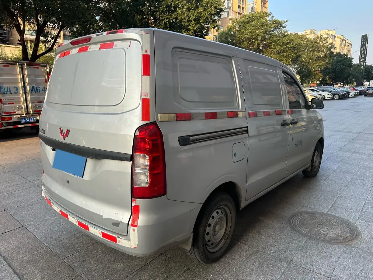 2022 WuLing HongGuang V 1.5L 99HP L4 6MT,autocango,china used car exporter,china ev exporter,chinese used car exporter,chinese used ev exporter