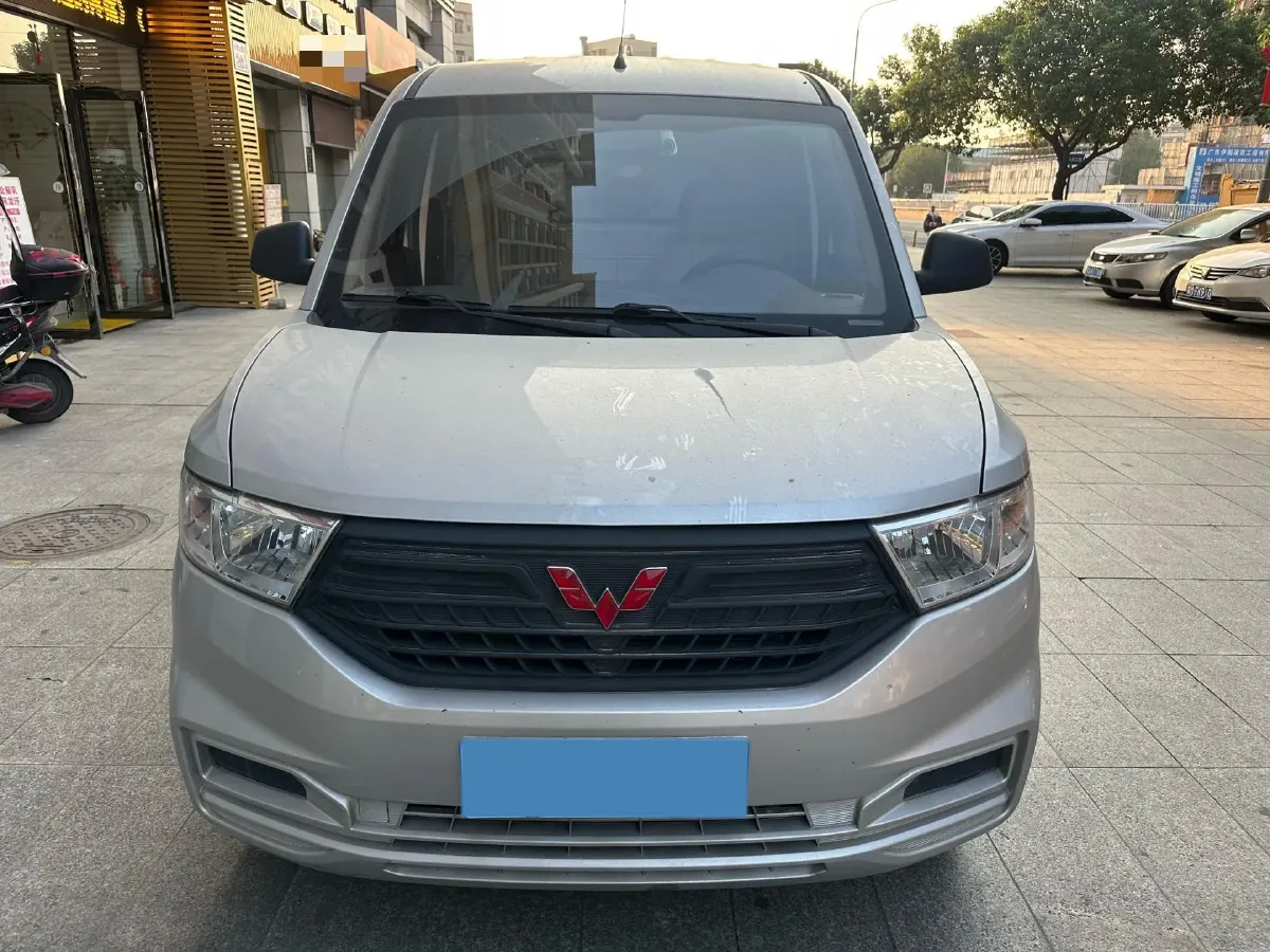 2022 WuLing HongGuang V 1.5L 99HP L4 6MT,autocango,china used car exporter,china ev exporter,chinese used car exporter,chinese used ev exporter