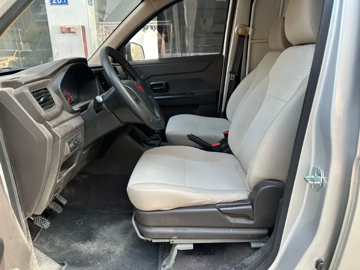 2022 WuLing HongGuang V 1.5L 99HP L4 6MT,autocango,china used car exporter,china ev exporter,chinese used car exporter,chinese used ev exporter