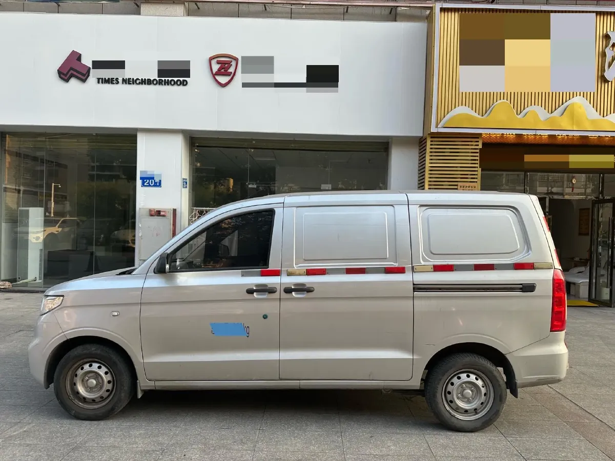 2022 WuLing HongGuang V 1.5L 99HP L4 6MT,autocango,china used car exporter,china ev exporter,chinese used car exporter,chinese used ev exporter