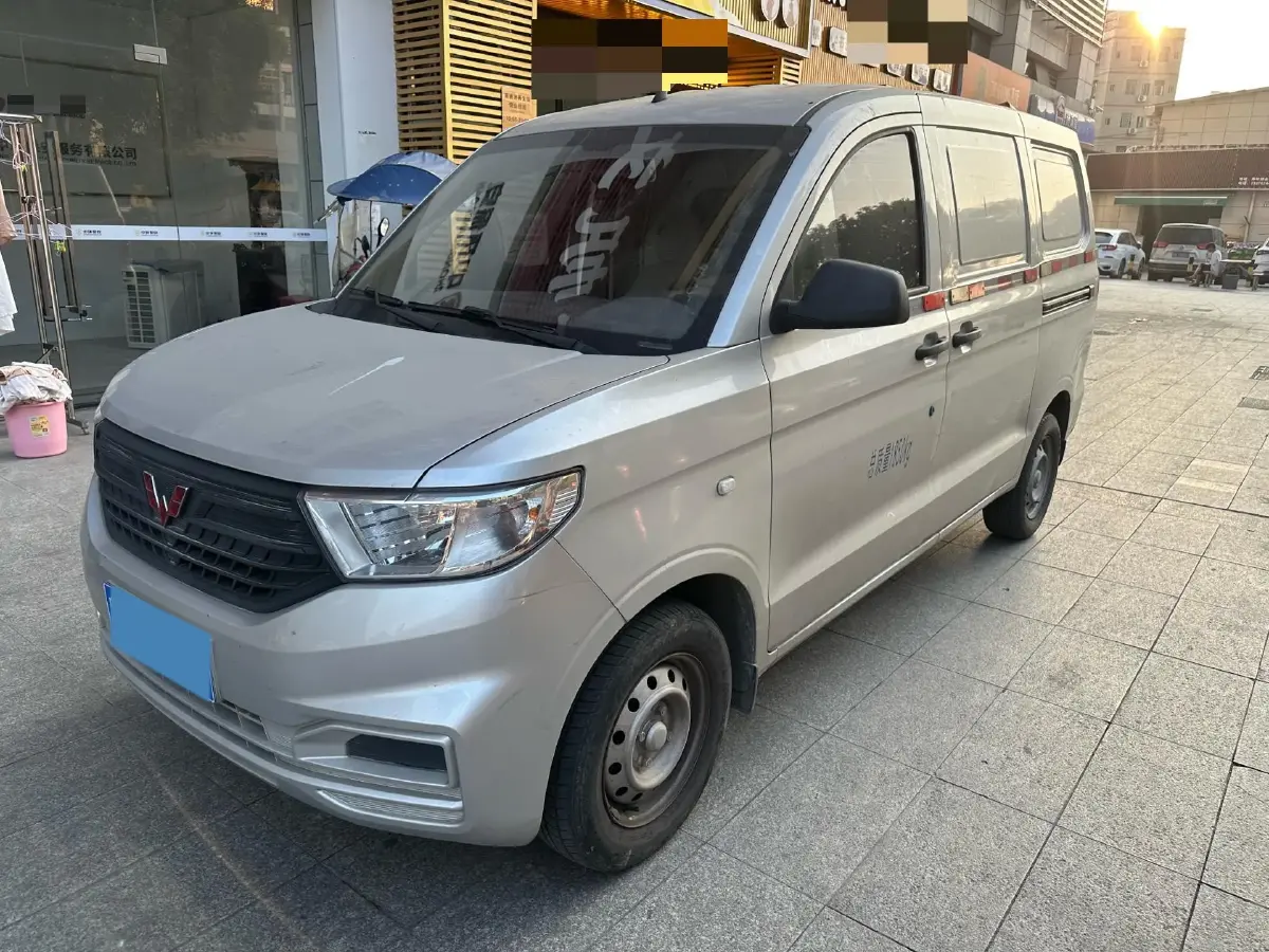 2022 WuLing HongGuang V 1.5L 99HP L4 6MT