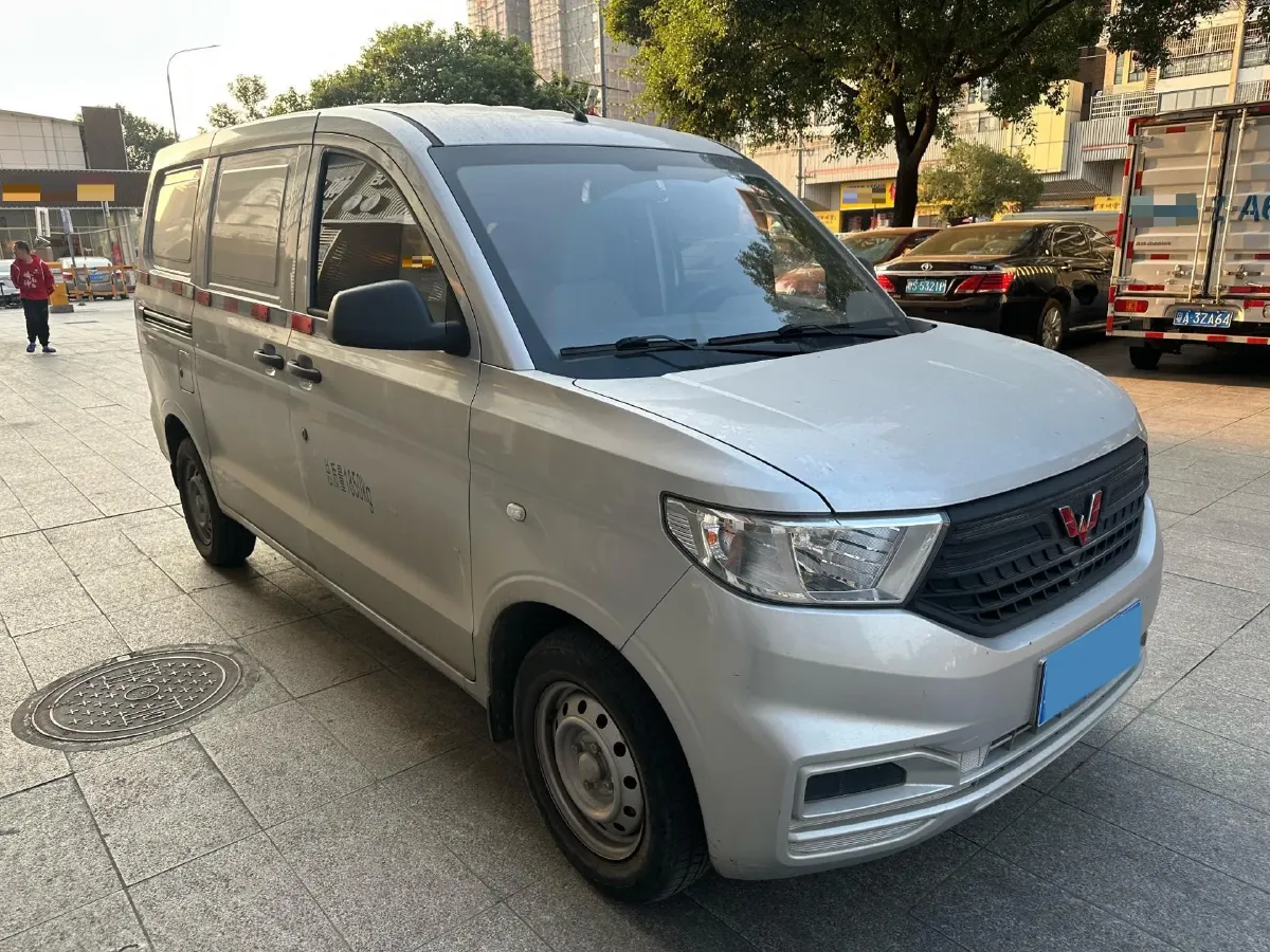 2022 WuLing HongGuang V 1.5L 99HP L4 6MT,autocango,china used car exporter,china ev exporter,chinese used car exporter,chinese used ev exporter
