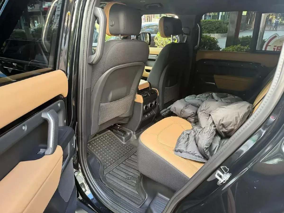 2024 Land Rover Defender 3.0T 400HP L6 8AT,autocango,china used car exporter,china ev exporter,chinese used car exporter,chinese used ev exporter