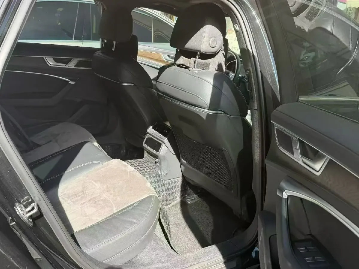 2023 Audi A6L 2.0T 245HP L4 7DCT,autocango,china used car exporter,china ev exporter,chinese used car exporter,chinese used ev exporter