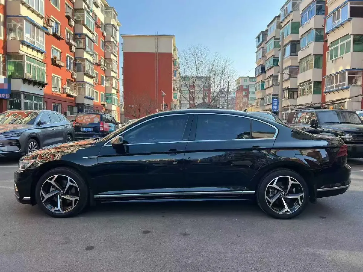 2023 Volkswagen Magotan 2.0T 186HP L4 7DCT,autocango,china used car exporter,china ev exporter,chinese used car exporter,chinese used ev exporter