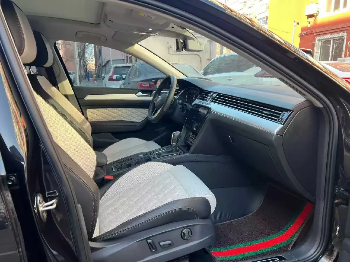 2023 Volkswagen Magotan 2.0T 186HP L4 7DCT,autocango,china used car exporter,china ev exporter,chinese used car exporter,chinese used ev exporter