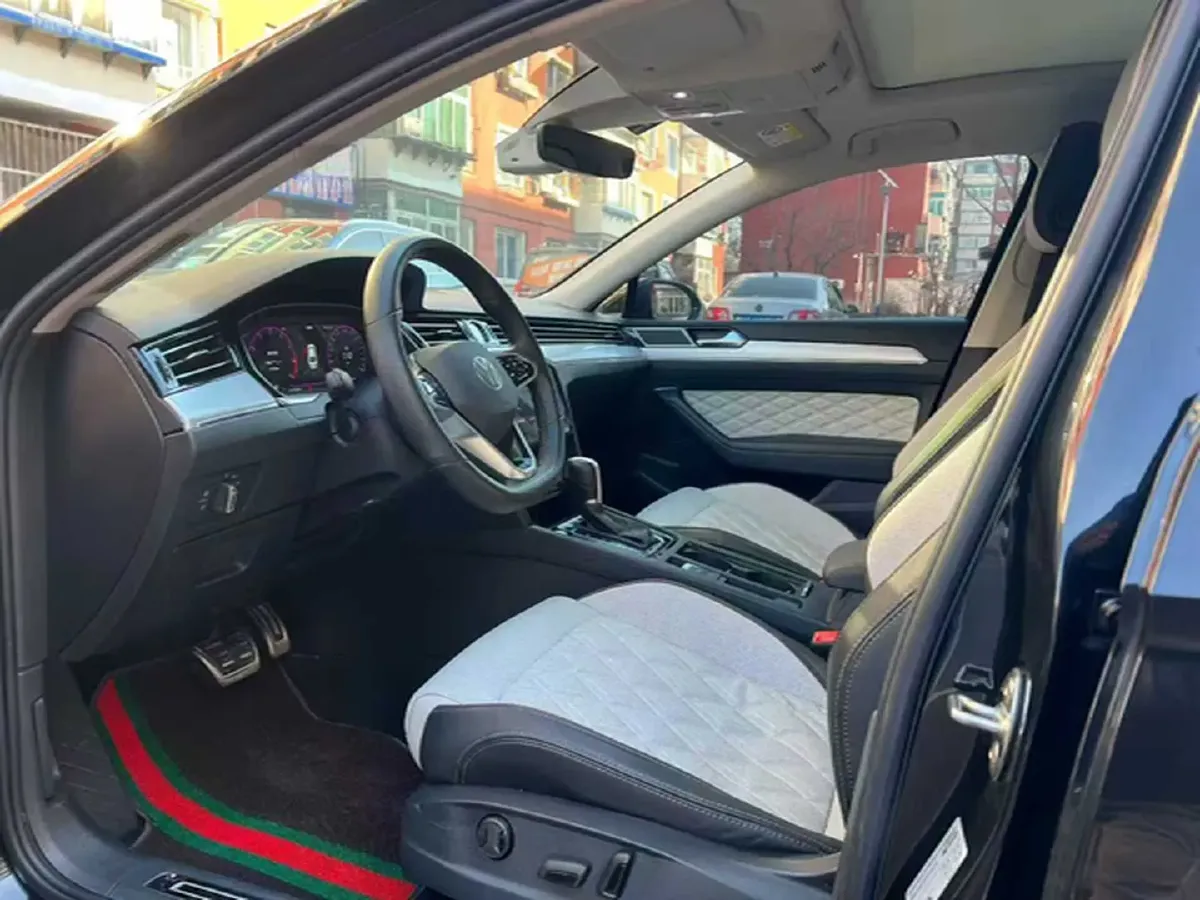 2023 Volkswagen Magotan 2.0T 186HP L4 7DCT,autocango,china used car exporter,china ev exporter,chinese used car exporter,chinese used ev exporter