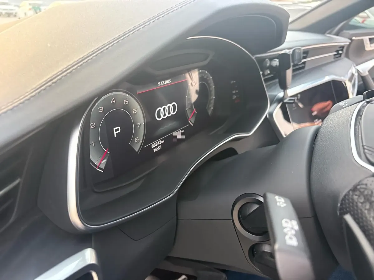 2024 Audi A6L 2.0T 245HP L4 7DCT,autocango,china used car exporter,china ev exporter,chinese used car exporter,chinese used ev exporter