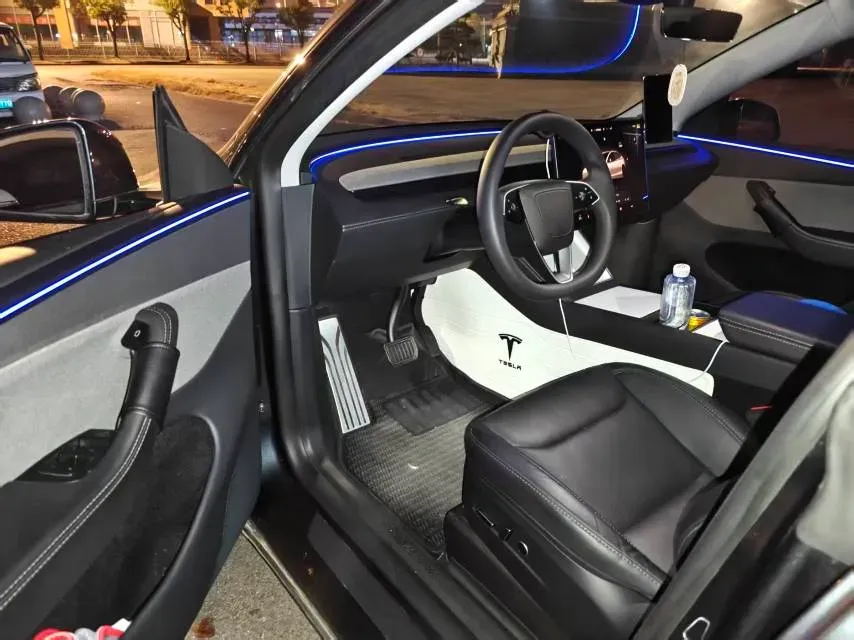 2025 Tesla Model Y BEV 62.5KWH,autocango,china used car exporter,china ev exporter,chinese used car exporter,chinese used ev exporter