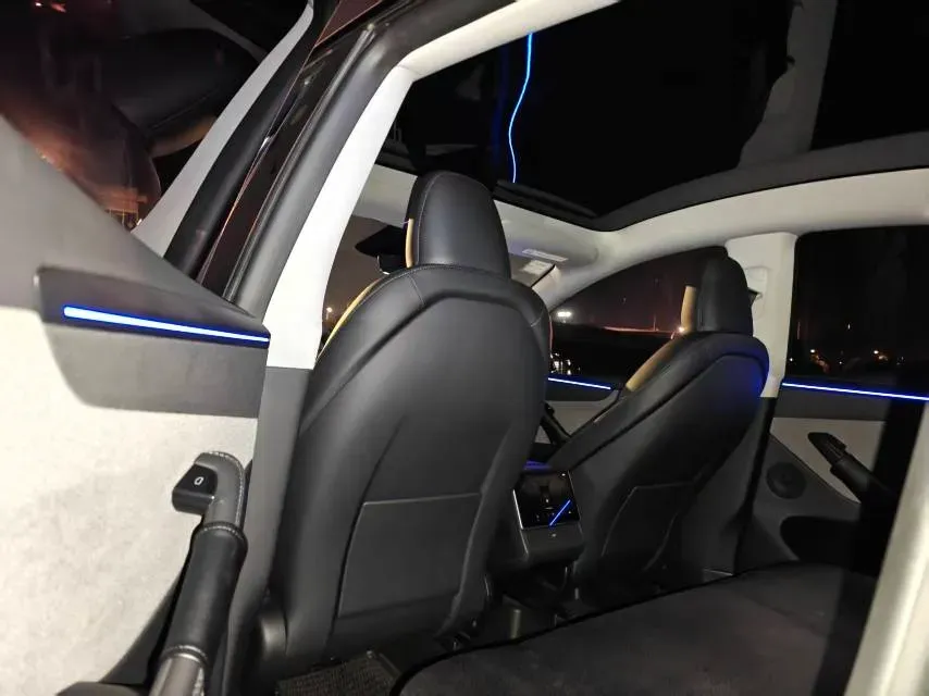 2025 Tesla Model Y BEV 62.5KWH,autocango,china used car exporter,china ev exporter,chinese used car exporter,chinese used ev exporter