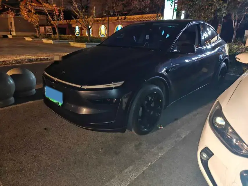 2025 Tesla Model Y BEV 62.5KWH