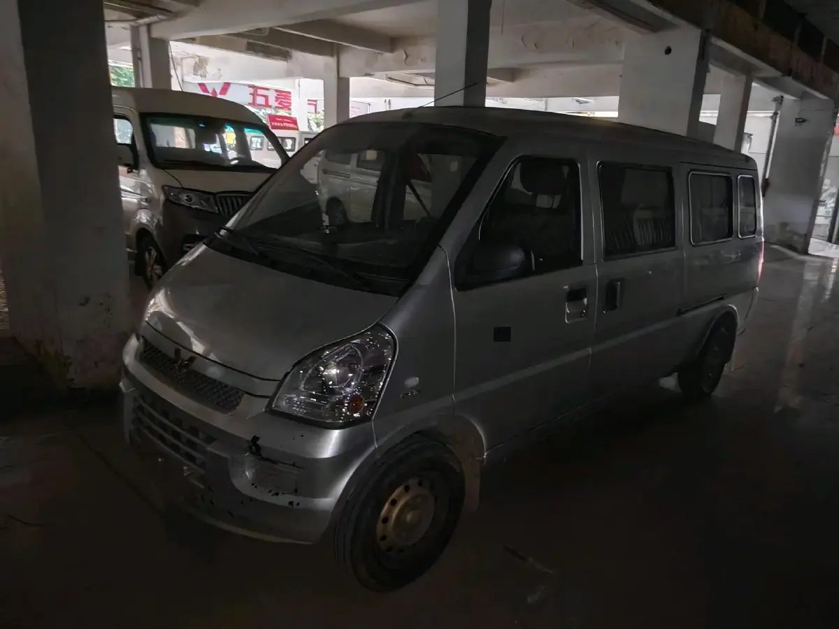 2021 WuLing RongGuang 1.5L 99HP L4 5MT