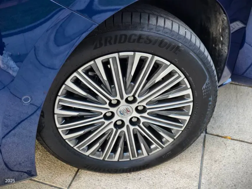 2024 Buick GL8 1.5T 180HP L4 2DHT PHEV 24.4KWH,autocango,china used car exporter,china ev exporter,chinese used car exporter,chinese used ev exporter