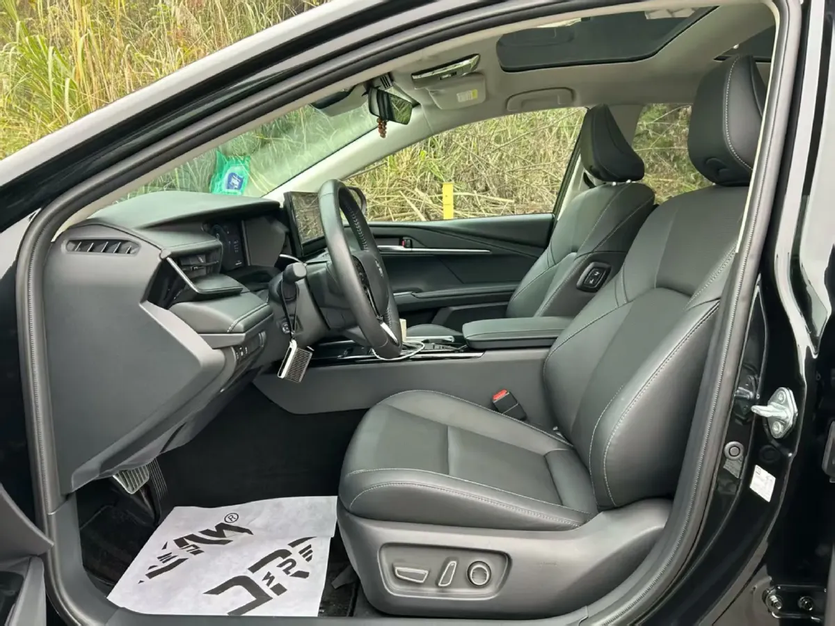 2024 Toyota Camry 2.5L 185HP L4 E-CVT Hybrid,autocango,china used car exporter,china ev exporter,chinese used car exporter,chinese used ev exporter