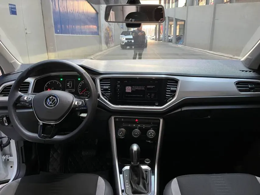 2021 Volkswagen T-Roc 1.4T 150HP L4 7DCT,autocango,china used car exporter,china ev exporter,chinese used car exporter,chinese used ev exporter