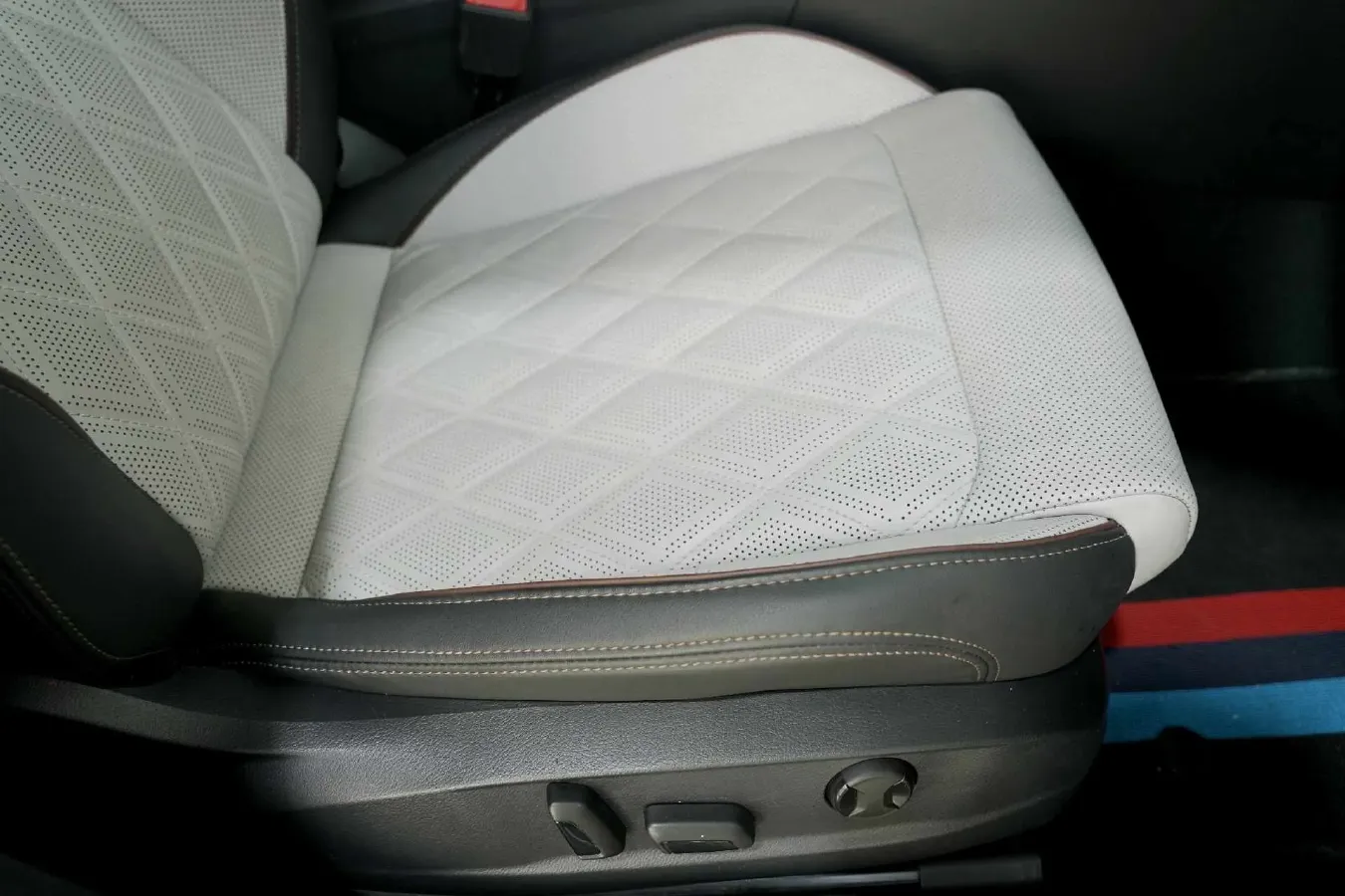 2023 Volkswagen Magotan 2.0T 186HP L4 7DCT,autocango,china used car exporter,china ev exporter,chinese used car exporter,chinese used ev exporter