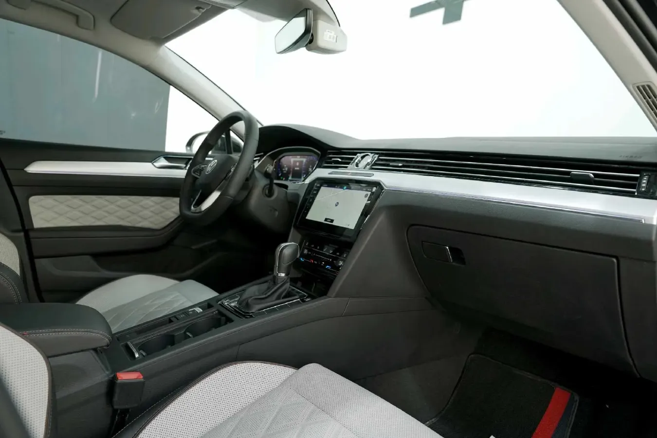 2023 Volkswagen Magotan 2.0T 186HP L4 7DCT,autocango,china used car exporter,china ev exporter,chinese used car exporter,chinese used ev exporter