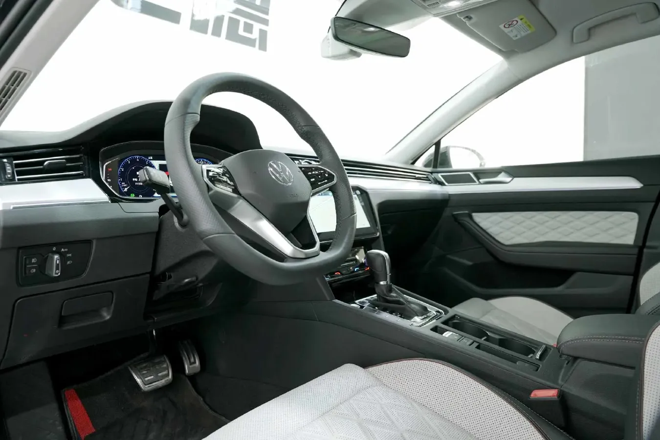 2023 Volkswagen Magotan 2.0T 186HP L4 7DCT,autocango,china used car exporter,china ev exporter,chinese used car exporter,chinese used ev exporter