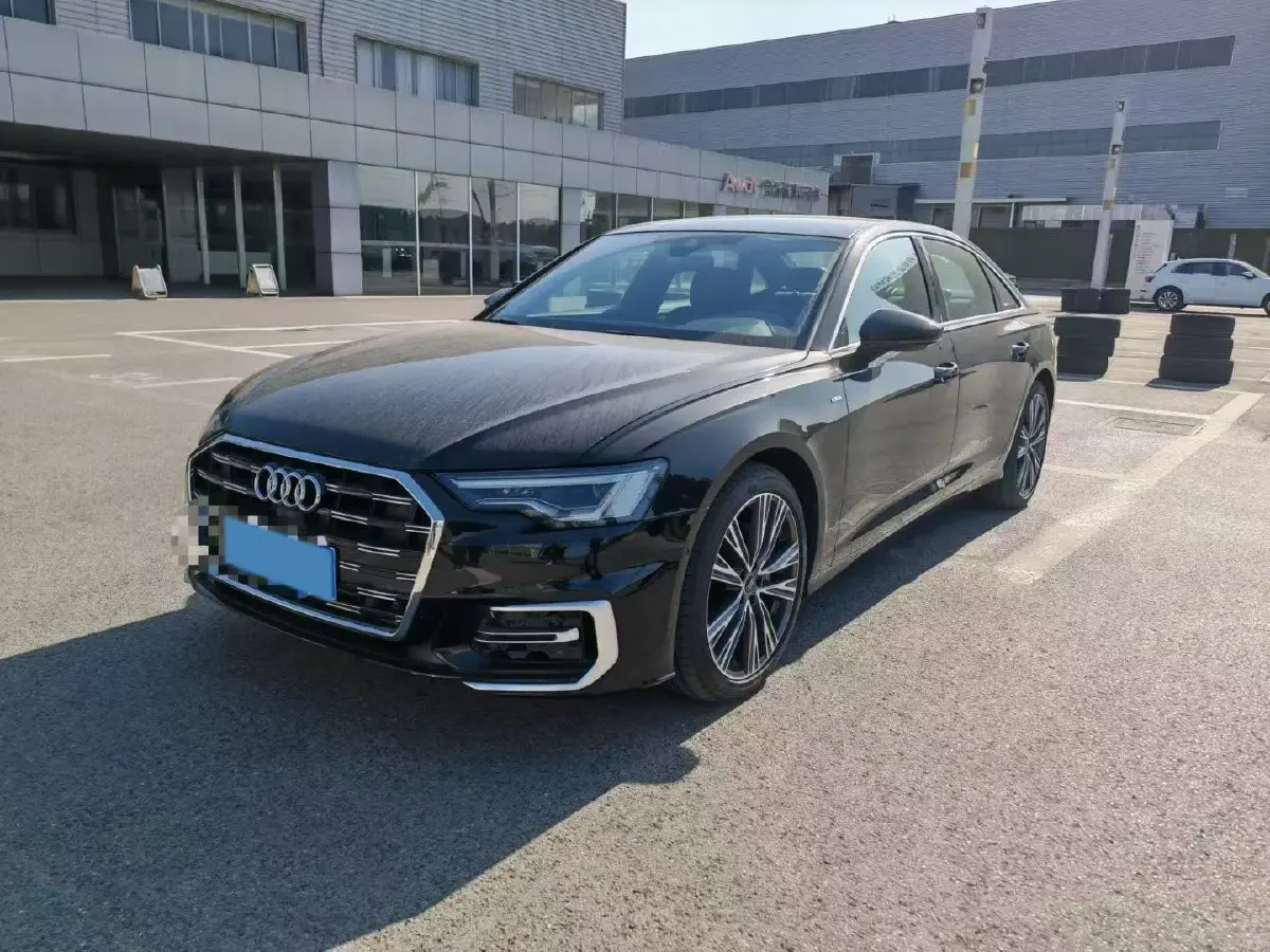 2025 Audi A6L 2.0T 245HP L4 7DCT