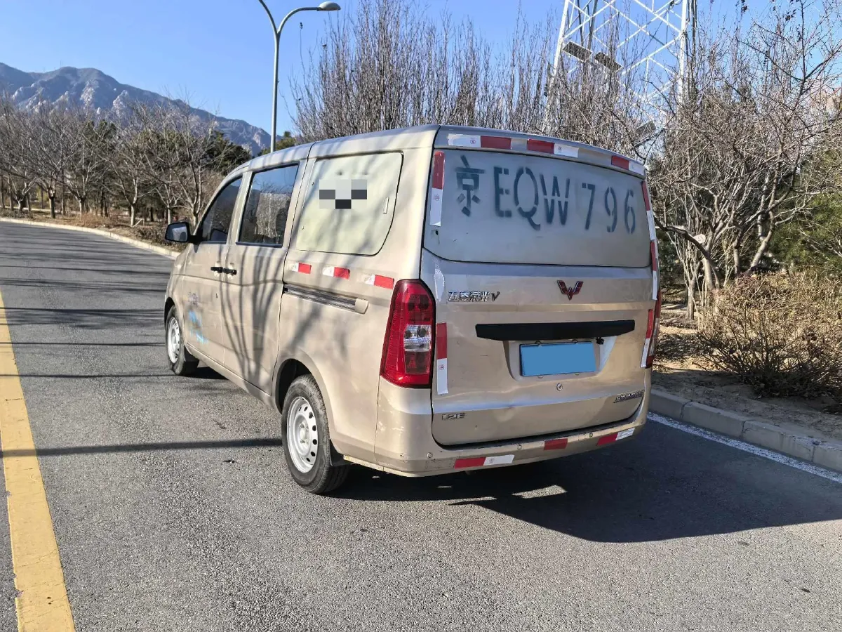 2015 WuLing RongGuang V 1.5L 112HP L4 5MT,autocango,china used car exporter,china ev exporter,chinese used car exporter,chinese used ev exporter