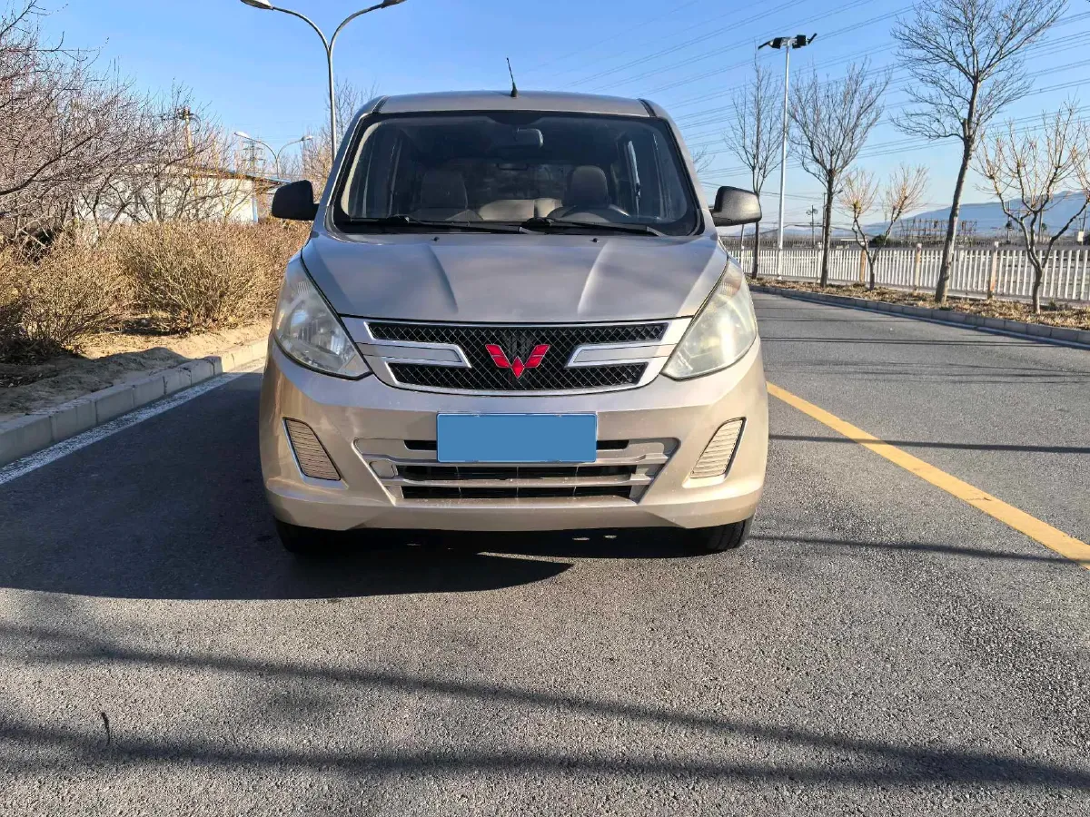 2015 WuLing RongGuang V 1.5L 112HP L4 5MT,autocango,china used car exporter,china ev exporter,chinese used car exporter,chinese used ev exporter