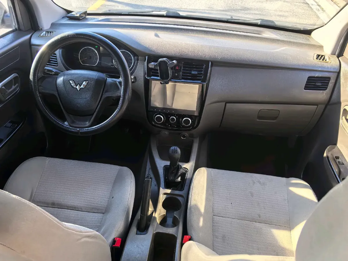 2015 WuLing RongGuang V 1.5L 112HP L4 5MT,autocango,china used car exporter,china ev exporter,chinese used car exporter,chinese used ev exporter