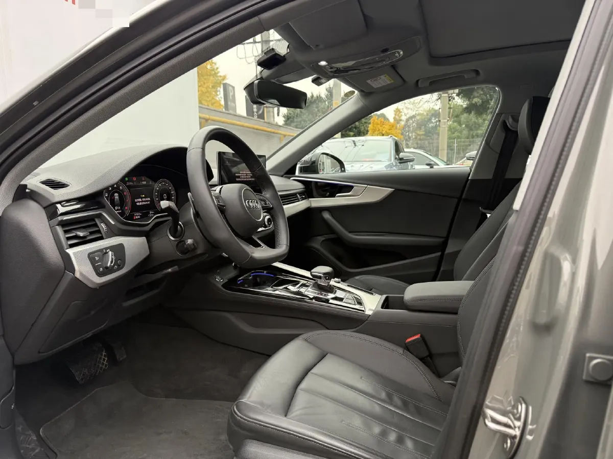 2023 Audi A4 2.0T 204HP L4 7DCT,autocango,china used car exporter,china ev exporter,chinese used car exporter,chinese used ev exporter