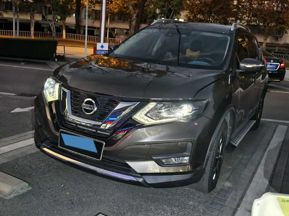 2021 Nissan X-Trail 2.5L 181HP L4 CVT