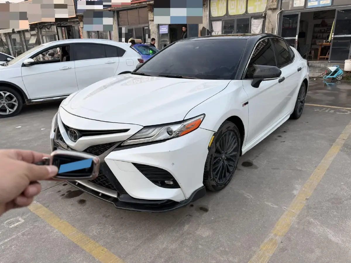 2019 Toyota Camry 2.5L 209HP L4 8AT