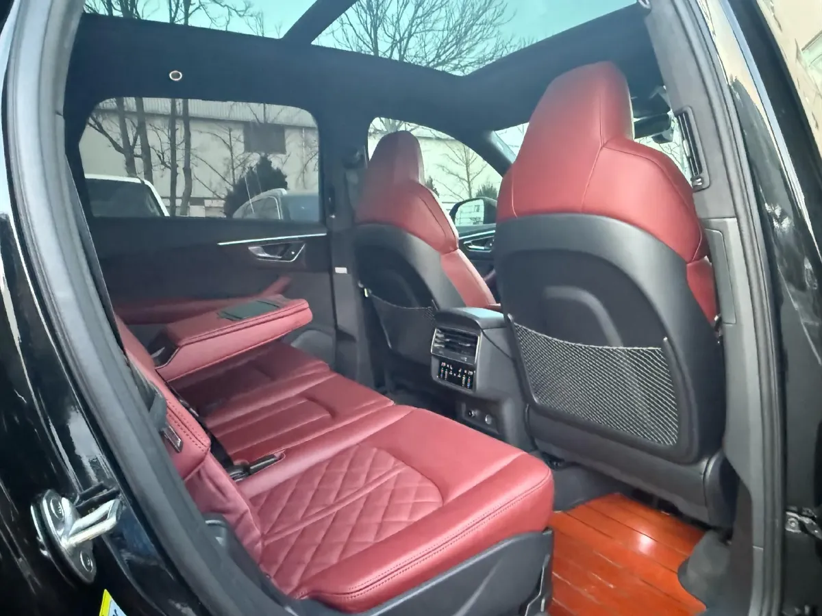 2024 Audi SQ7 4.0T 507HP V8 8AT,autocango,china used car exporter,china ev exporter,chinese used car exporter,chinese used ev exporter