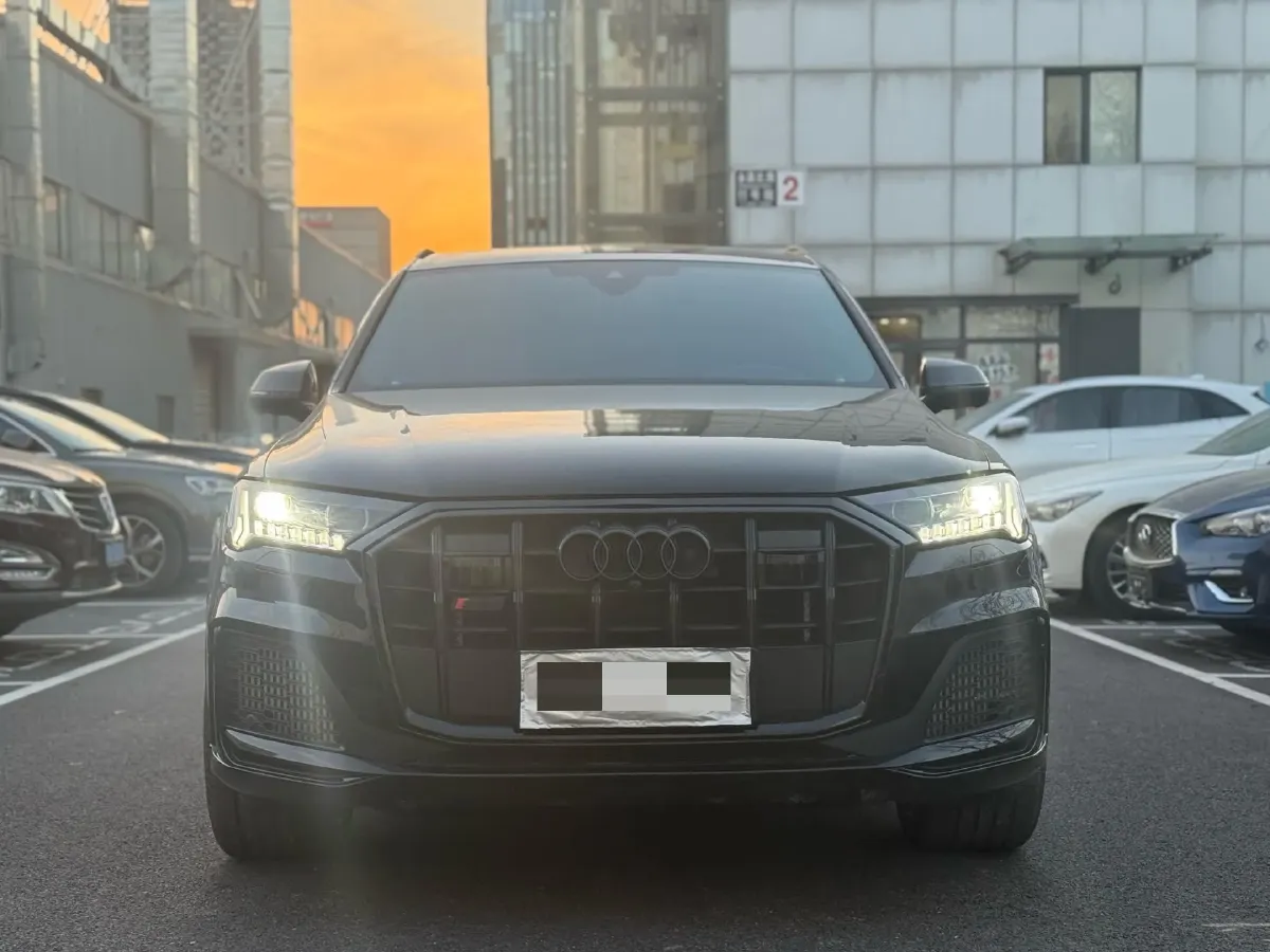 2024 Audi SQ7 4.0T 507HP V8 8AT,autocango,china used car exporter,china ev exporter,chinese used car exporter,chinese used ev exporter