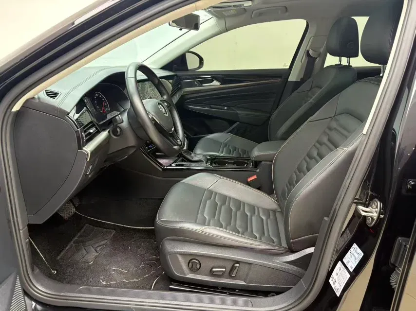 2020 Volkswagen Passat 2.0T 186HP L4 7DCT,autocango,china used car exporter,china ev exporter,chinese used car exporter,chinese used ev exporter