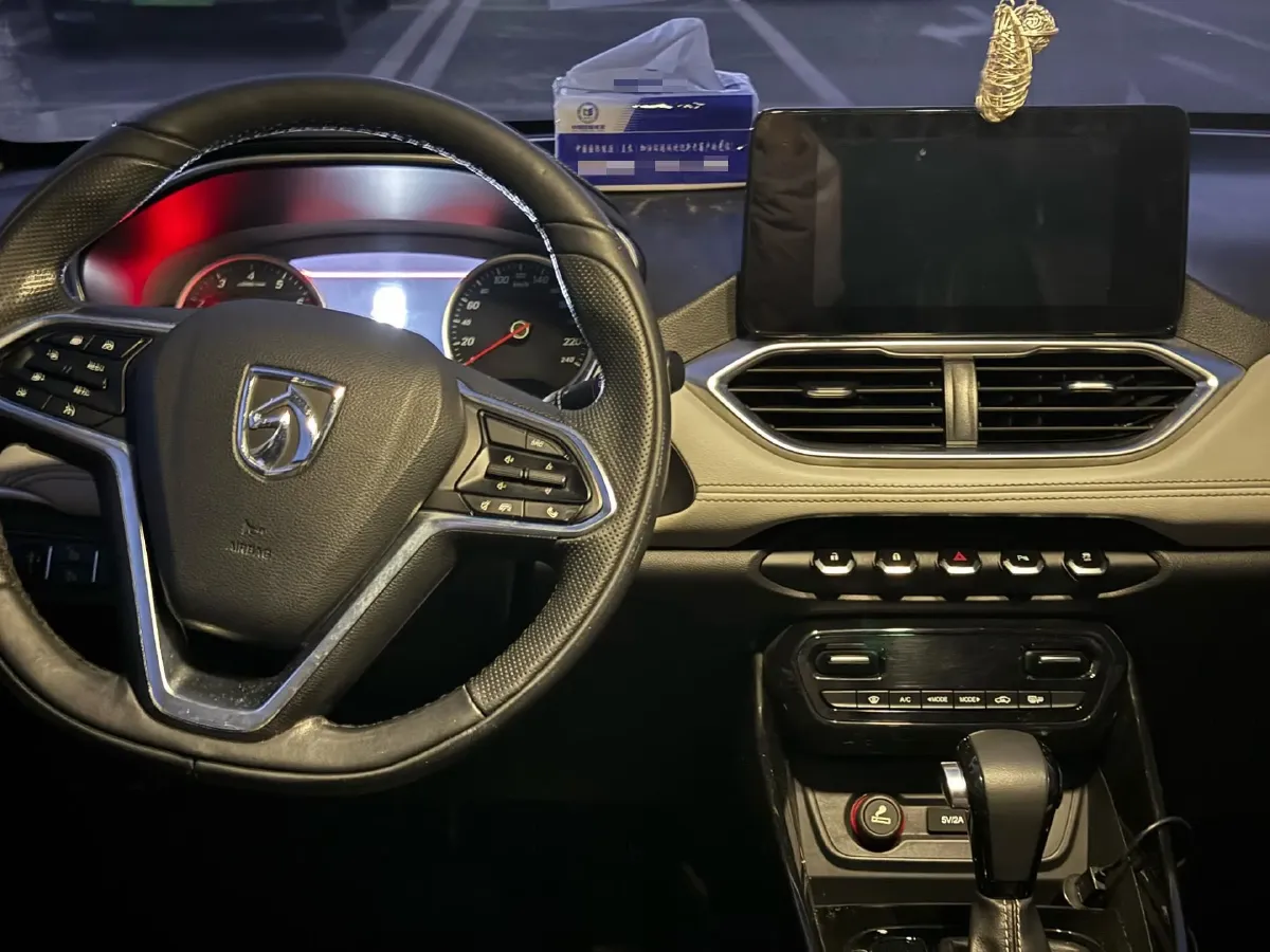 2018 BaoJun 530 1.5T 150HP L4 6DCT,autocango,china used car exporter,china ev exporter,chinese used car exporter,chinese used ev exporter