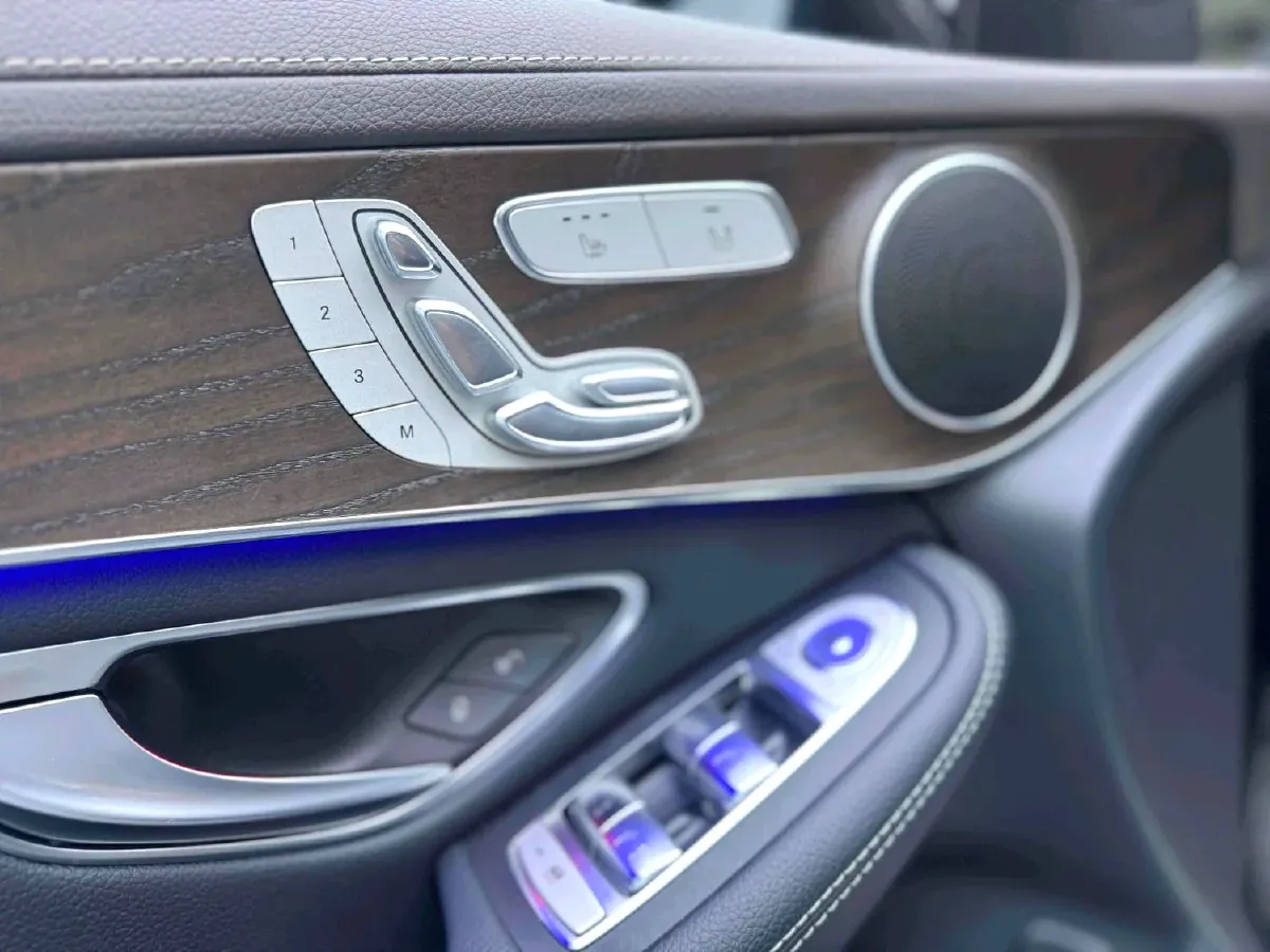 2020 Mercedes-Benz GLC Class 2.0T 197HP L4 9AT,autocango,china used car exporter,china ev exporter,chinese used car exporter,chinese used ev exporter