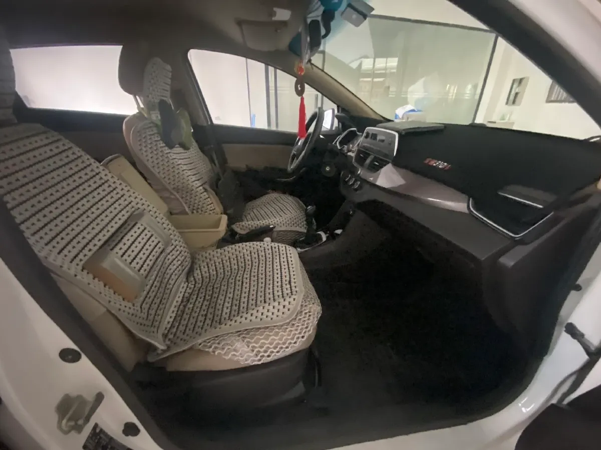 2017 BaoJun 310W 1.5L 112HP L4 6MT,autocango,china used car exporter,china ev exporter,chinese used car exporter,chinese used ev exporter