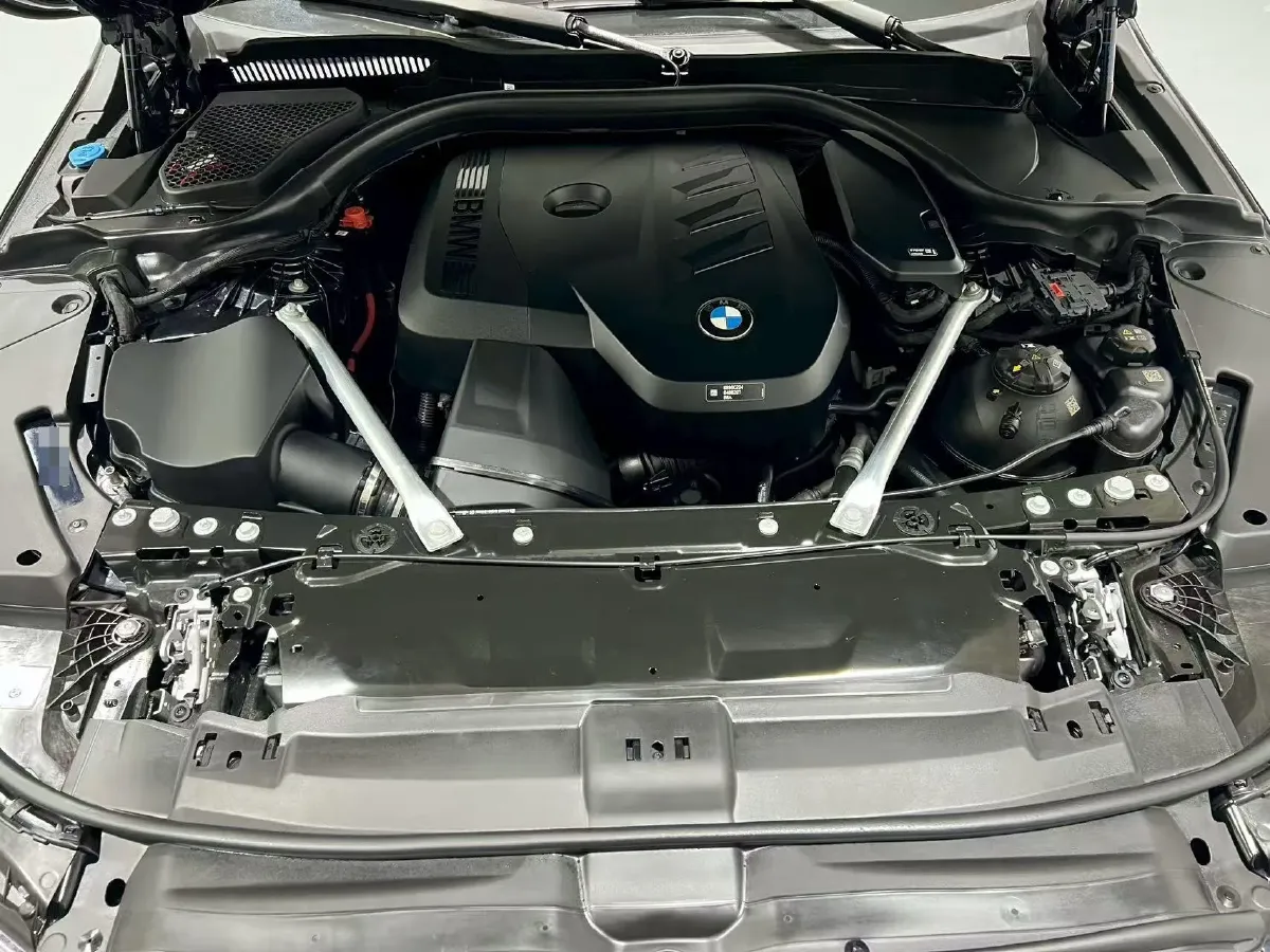 2024 BMW 5 Series 2.0T 258HP L4 8AT,autocango,china used car exporter,china ev exporter,chinese used car exporter,chinese used ev exporter